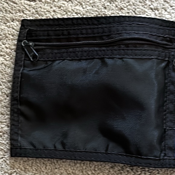 L.L. Bean Passport Wallet Traveler Pouch with Crossbody Strap and Belt Loops - Picture 5 of 9